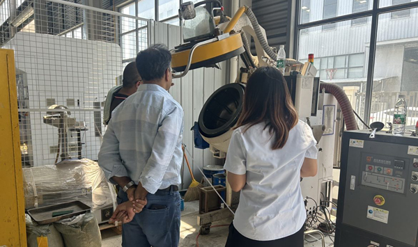 印度金剛石串珠客戶到訪安捷倫 驗(yàn)收自動(dòng)滾噴機(jī)R55